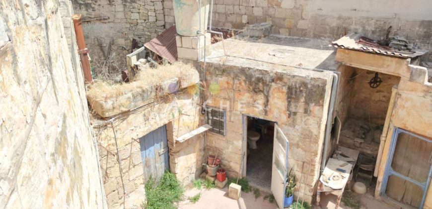 Qormi- A large House of character