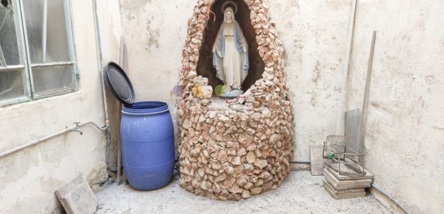 Qormi- An Unconverted Townhouse