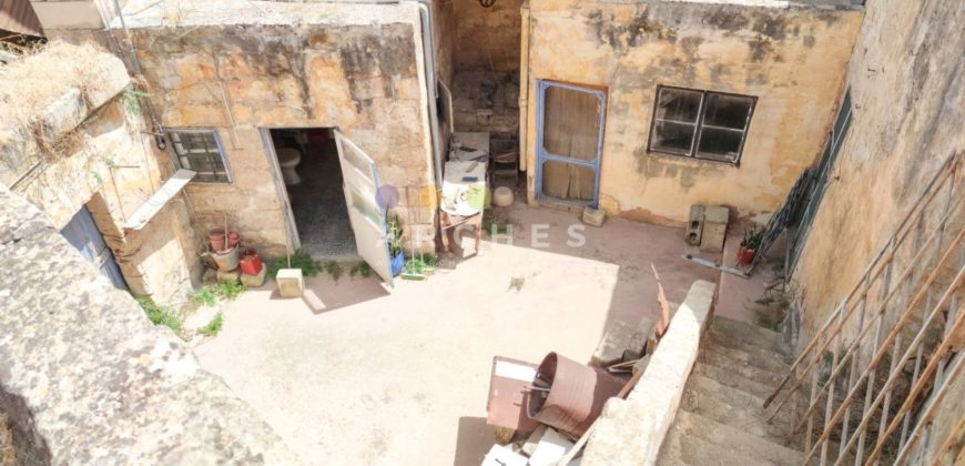 Qormi- A large House of character