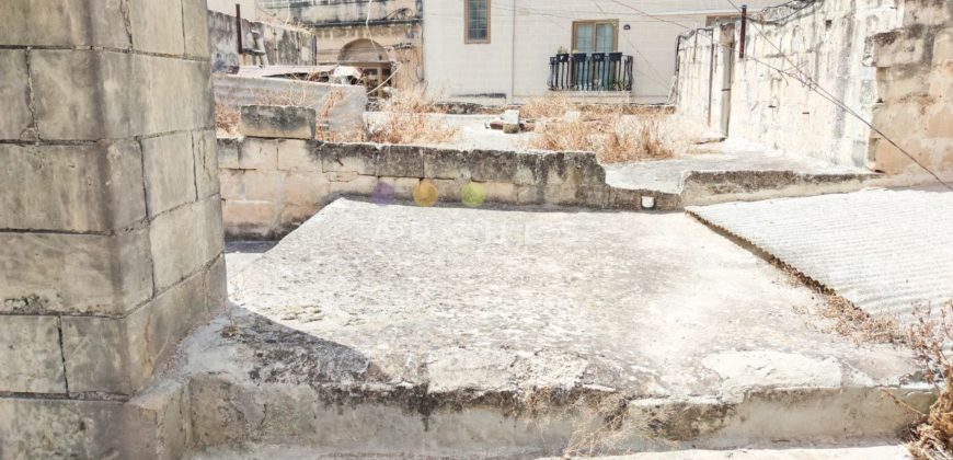 Qormi- A large House of character