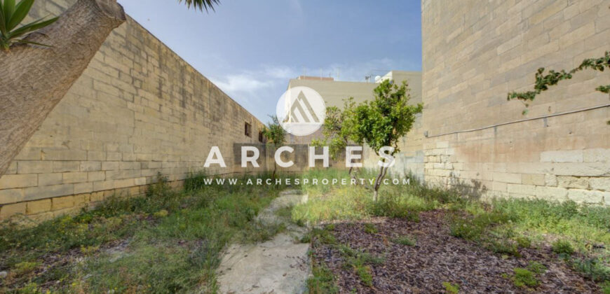 Townhouse with large garden